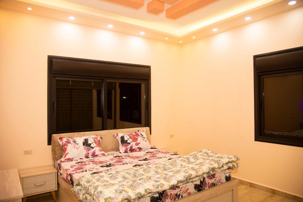 Lotus Housing For Furnished Apartments Jarash Bagian luar foto