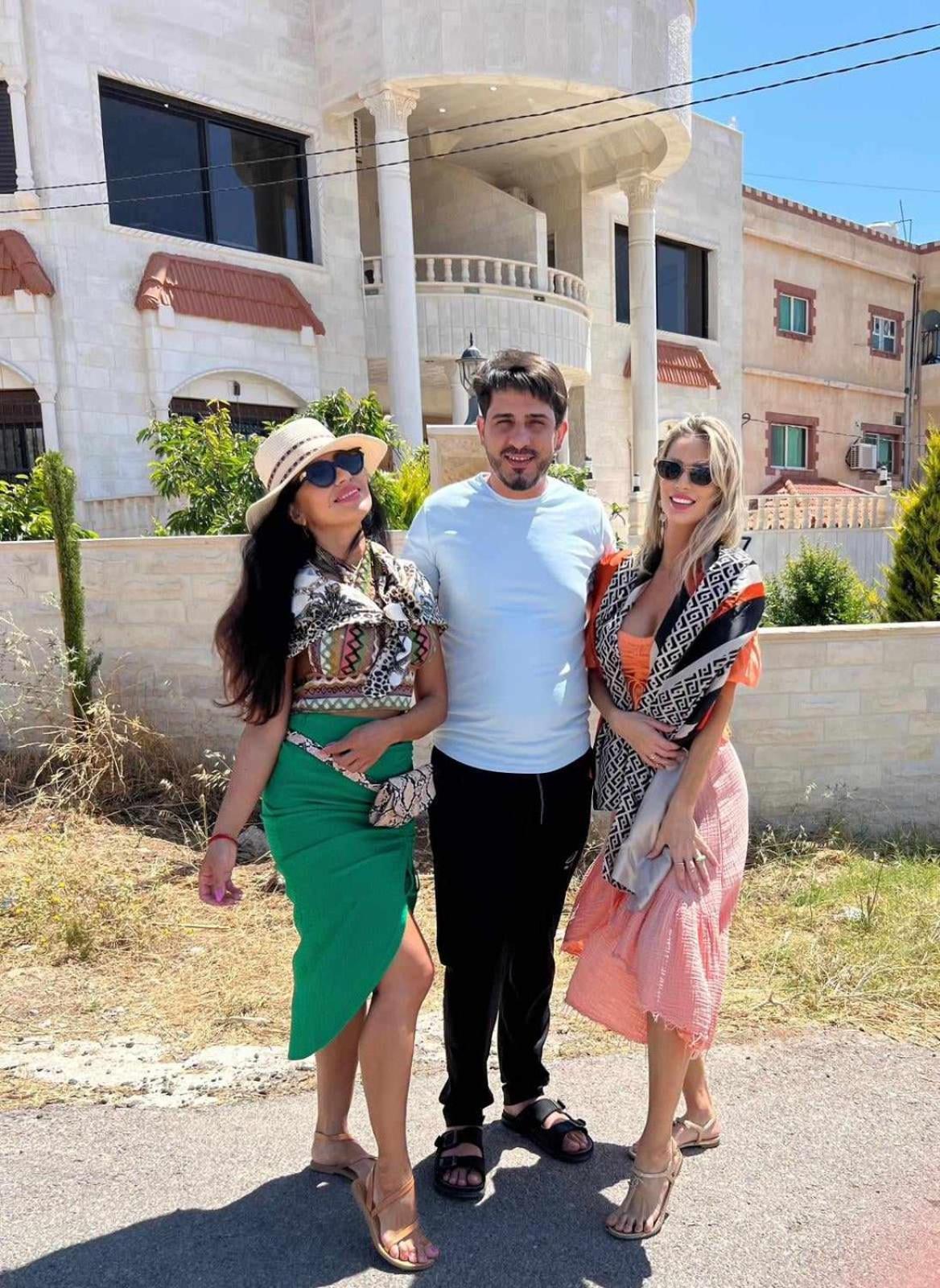 Lotus Housing For Furnished Apartments Jarash Bagian luar foto