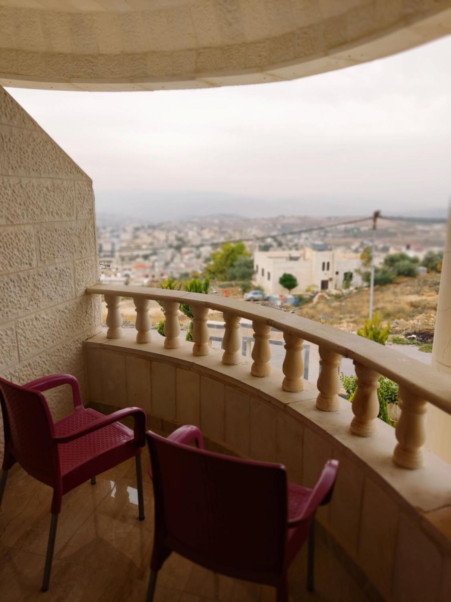 Lotus Housing For Furnished Apartments Jarash Bagian luar foto